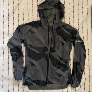 Adidas women’s Terrex Agravic Graphic Jacket Size small